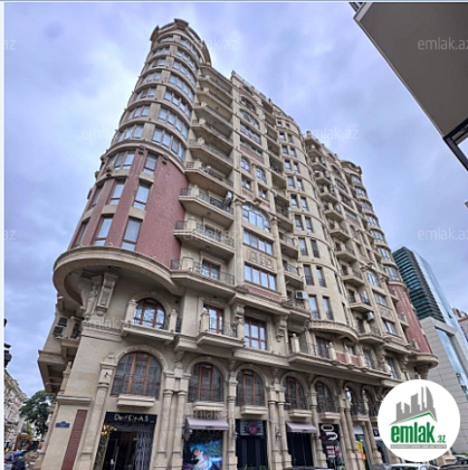 Satılır 3 otaqlı yeni tikili 185 m²