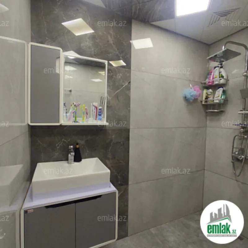 Satılır 3 otaqlı köhnə tikili 70 m²