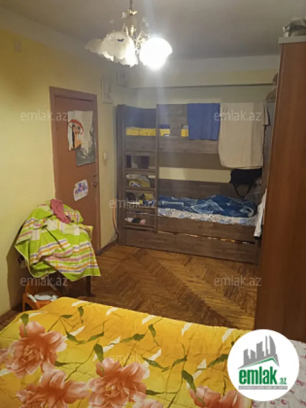 Satılır 3 otaqlı köhnə tikili 80 m²