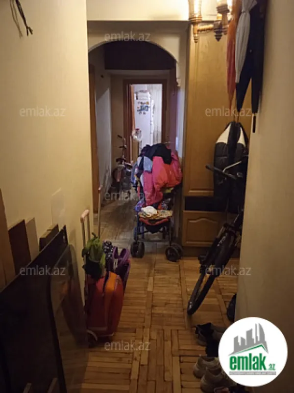 Satılır 3 otaqlı köhnə tikili 80 m²