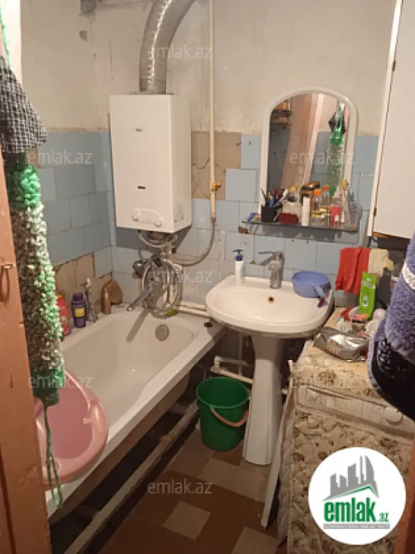 Satılır 3 otaqlı köhnə tikili 80 m²