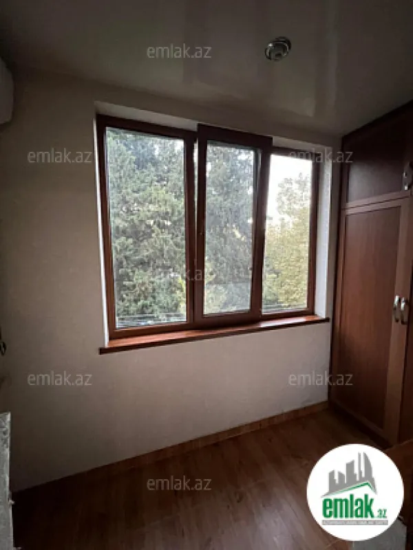 Satılır 4 otaqlı köhnə tikili 115 m²