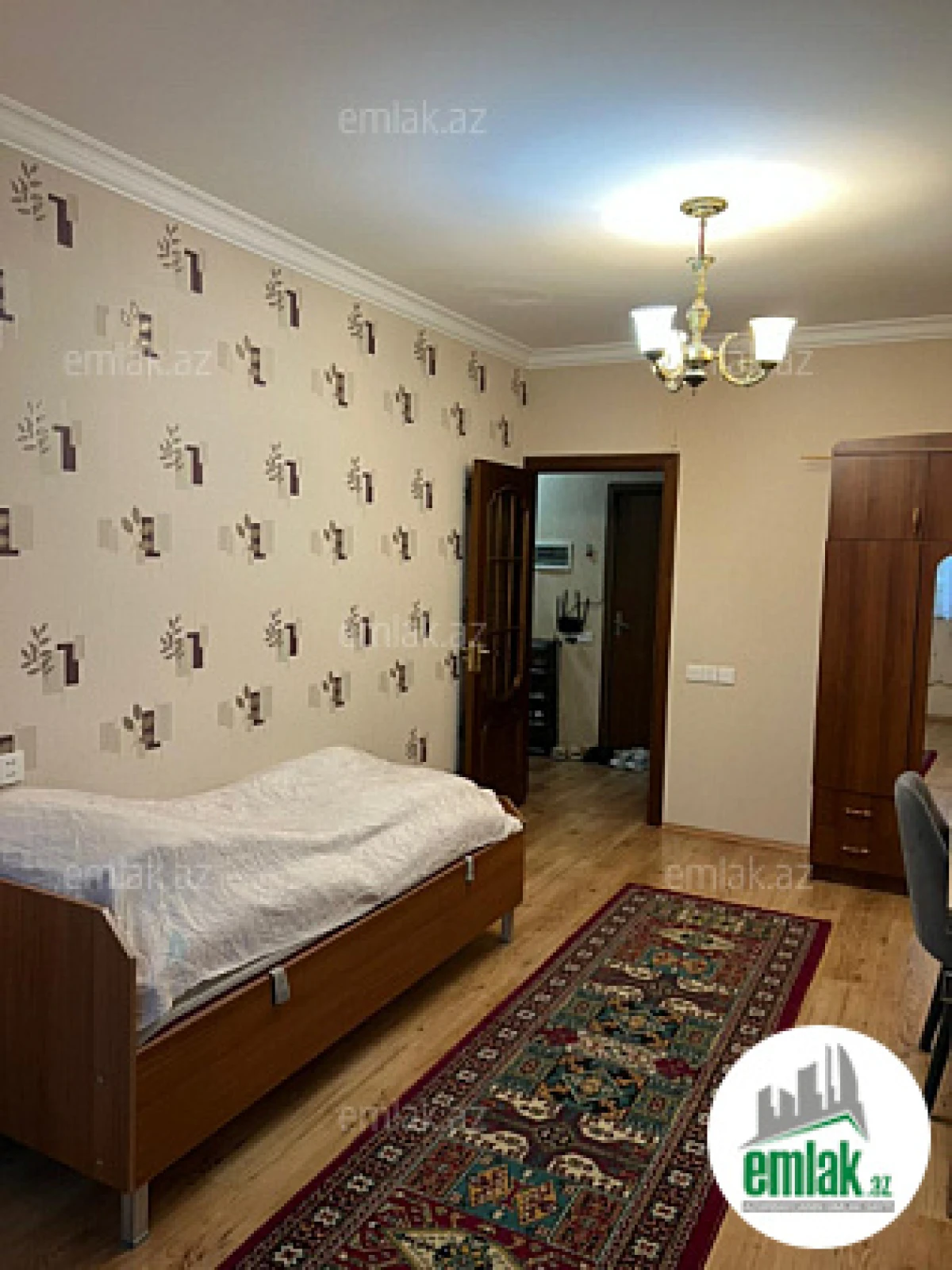 Satılır 4 otaqlı köhnə tikili 115 m²