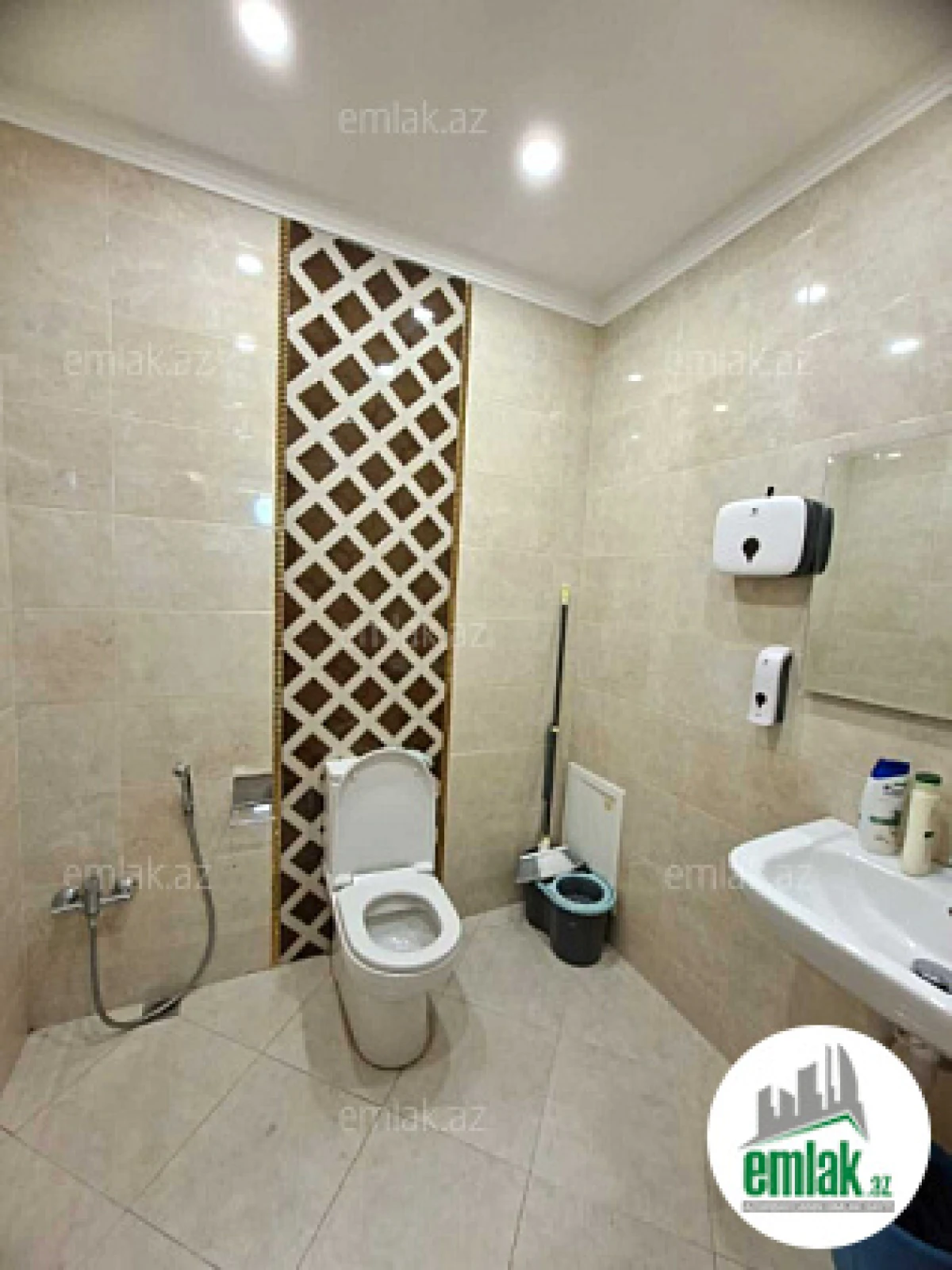 Satılır 3 otaqlı yeni tikili 135 m²