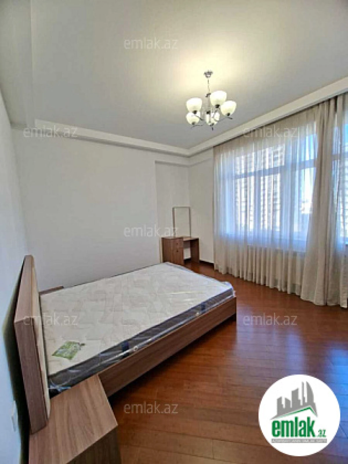 Satılır 3 otaqlı yeni tikili 135 m²