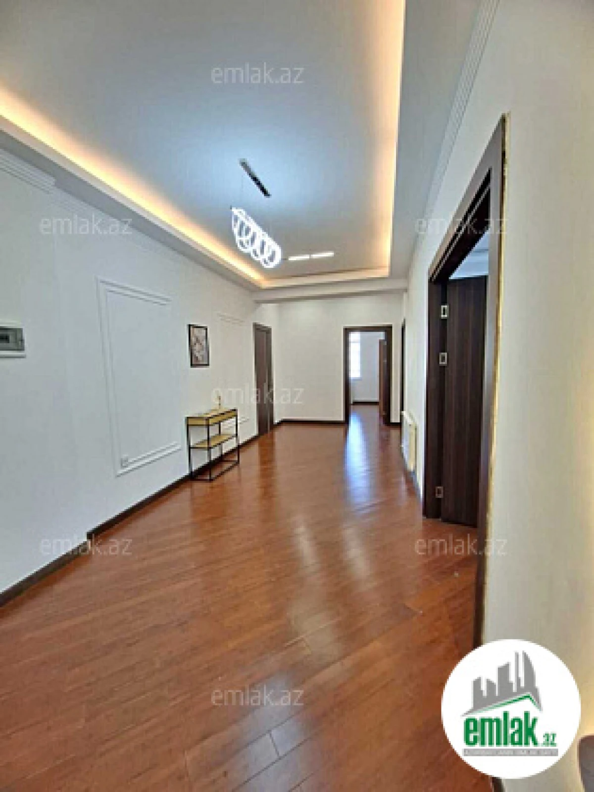 Satılır 3 otaqlı yeni tikili 135 m²