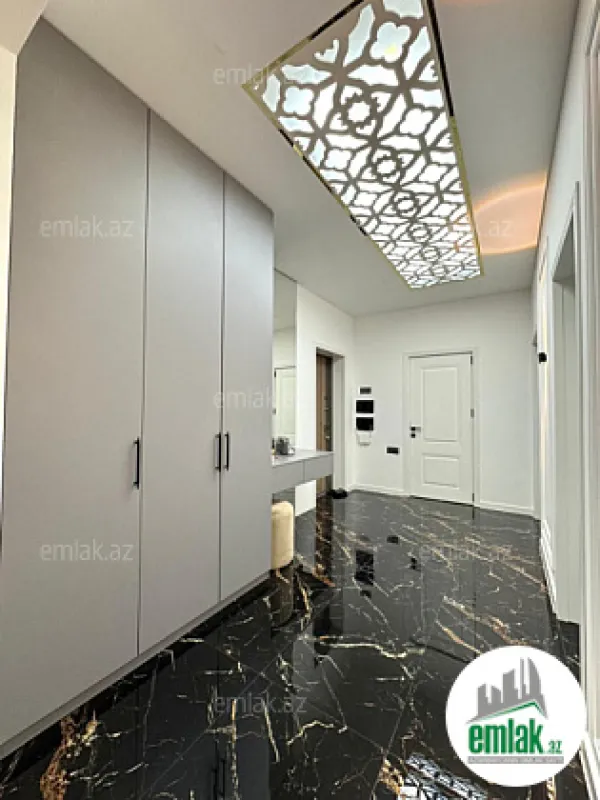 Satılır 3 otaqlı yeni tikili 110 m²