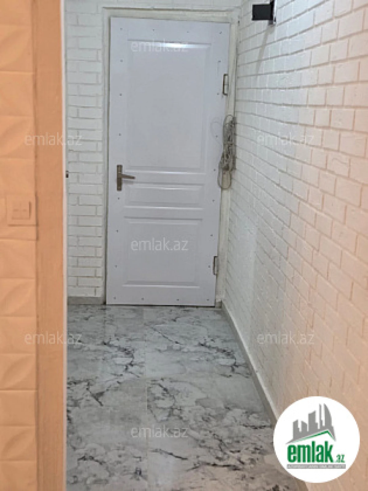 Satılır 2 otaqlı köhnə tikili 50 m²