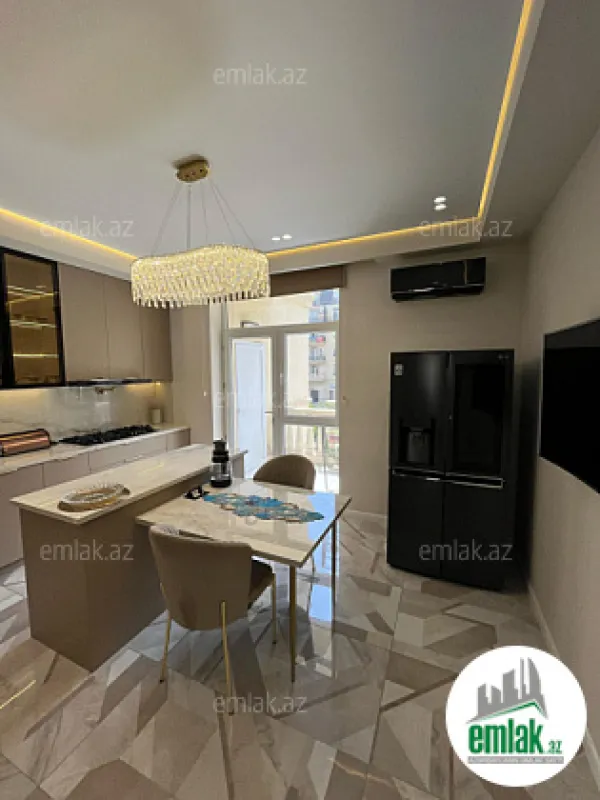 Satılır 3 otaqlı yeni tikili 135 m²