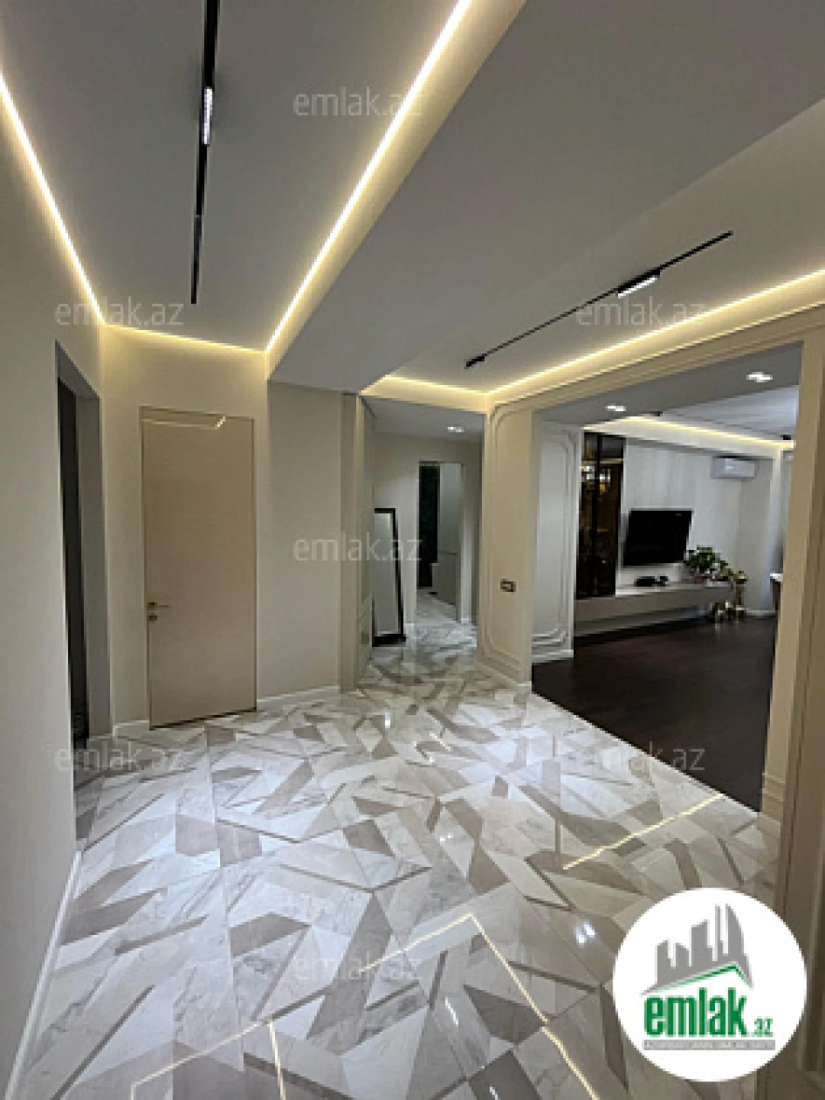 Satılır 3 otaqlı yeni tikili 135 m²