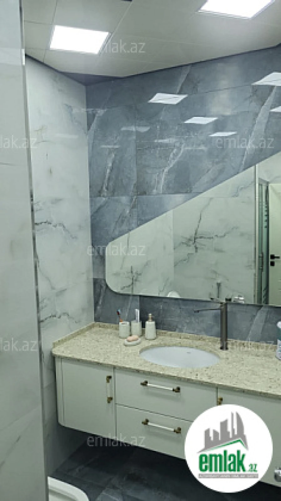 Satılır 3 otaqlı yeni tikili 155 m²