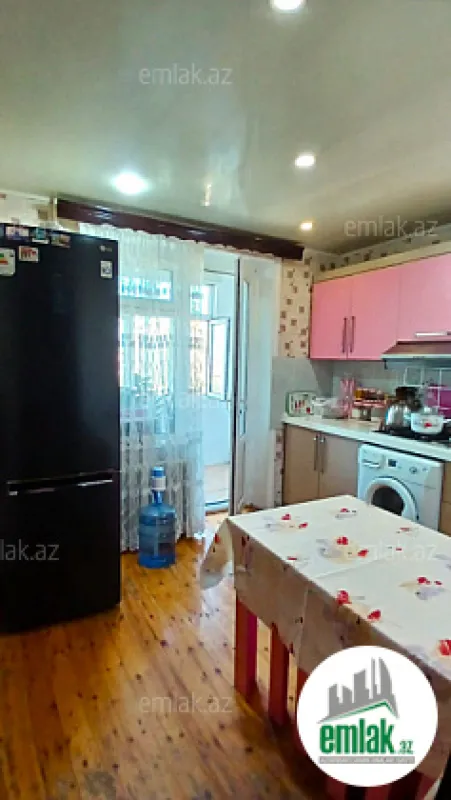 Satılır 3 otaqlı köhnə tikili 90 m²