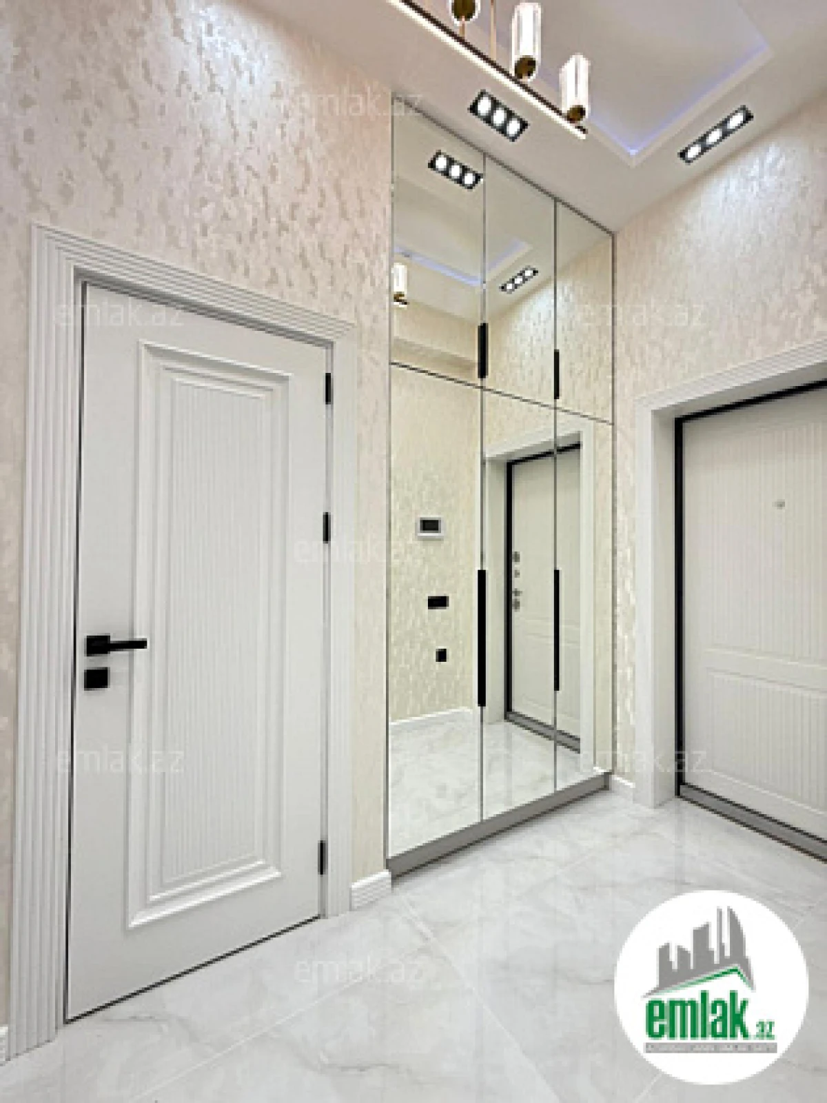 Satılır 3 otaqlı yeni tikili 105 m²