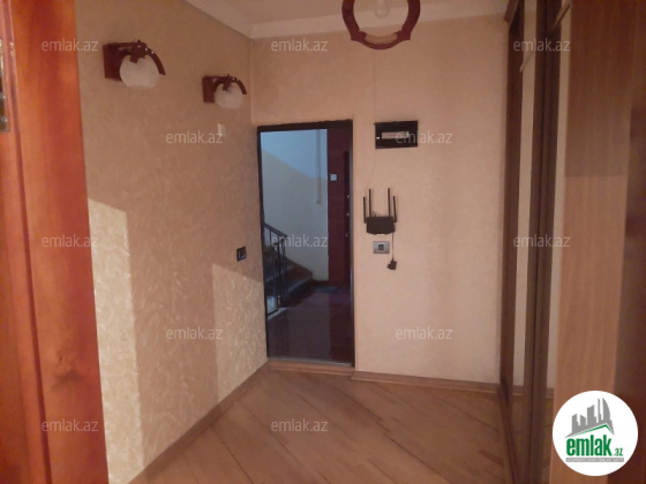 Satılır 4 otaqlı köhnə tikili 100 m²