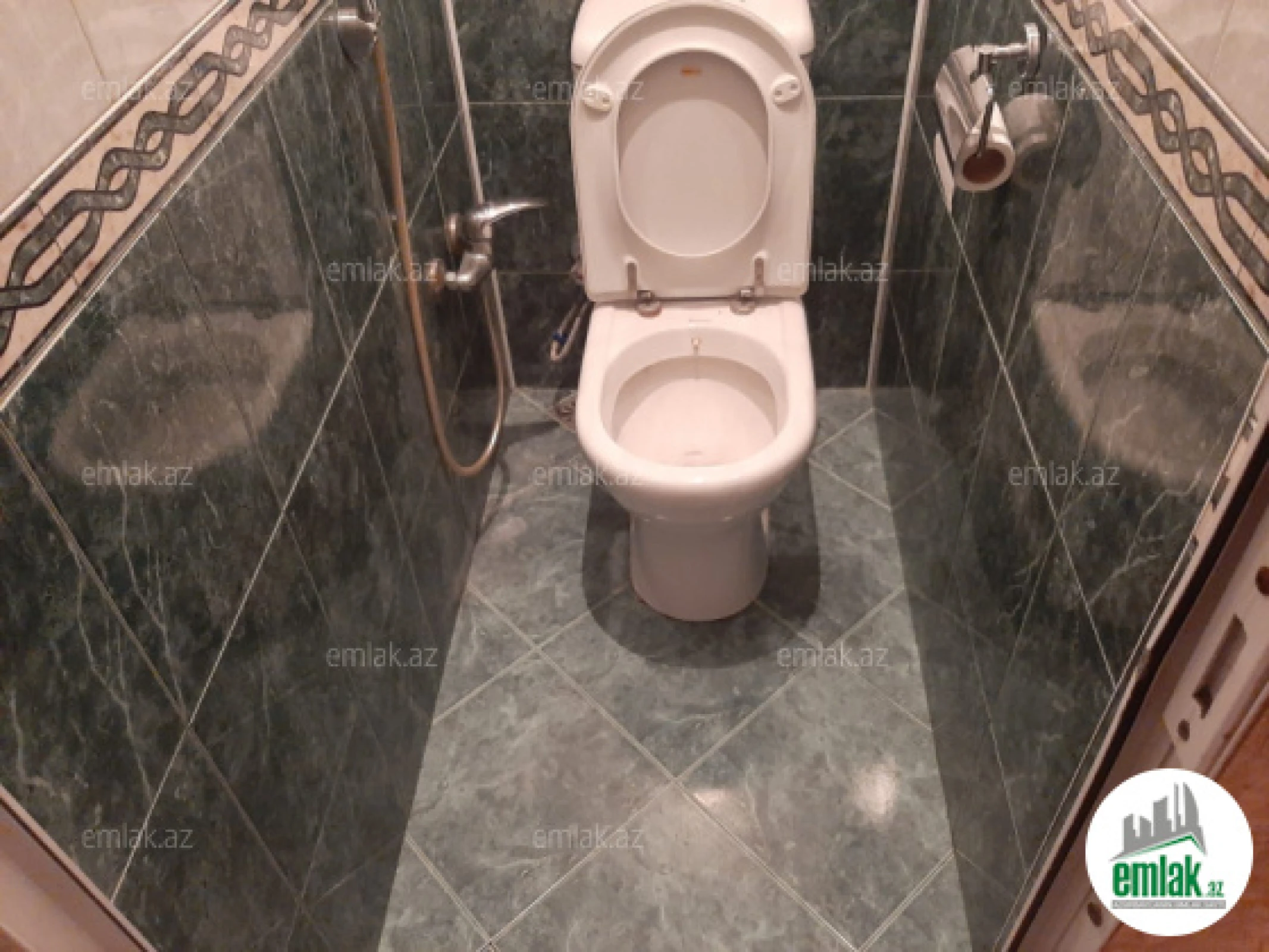 Satılır 4 otaqlı köhnə tikili 100 m²