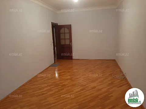 Satılır 4 otaqlı köhnə tikili 100 m²