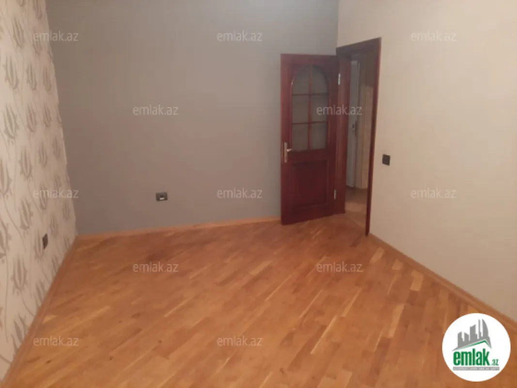 Satılır 4 otaqlı köhnə tikili 100 m²