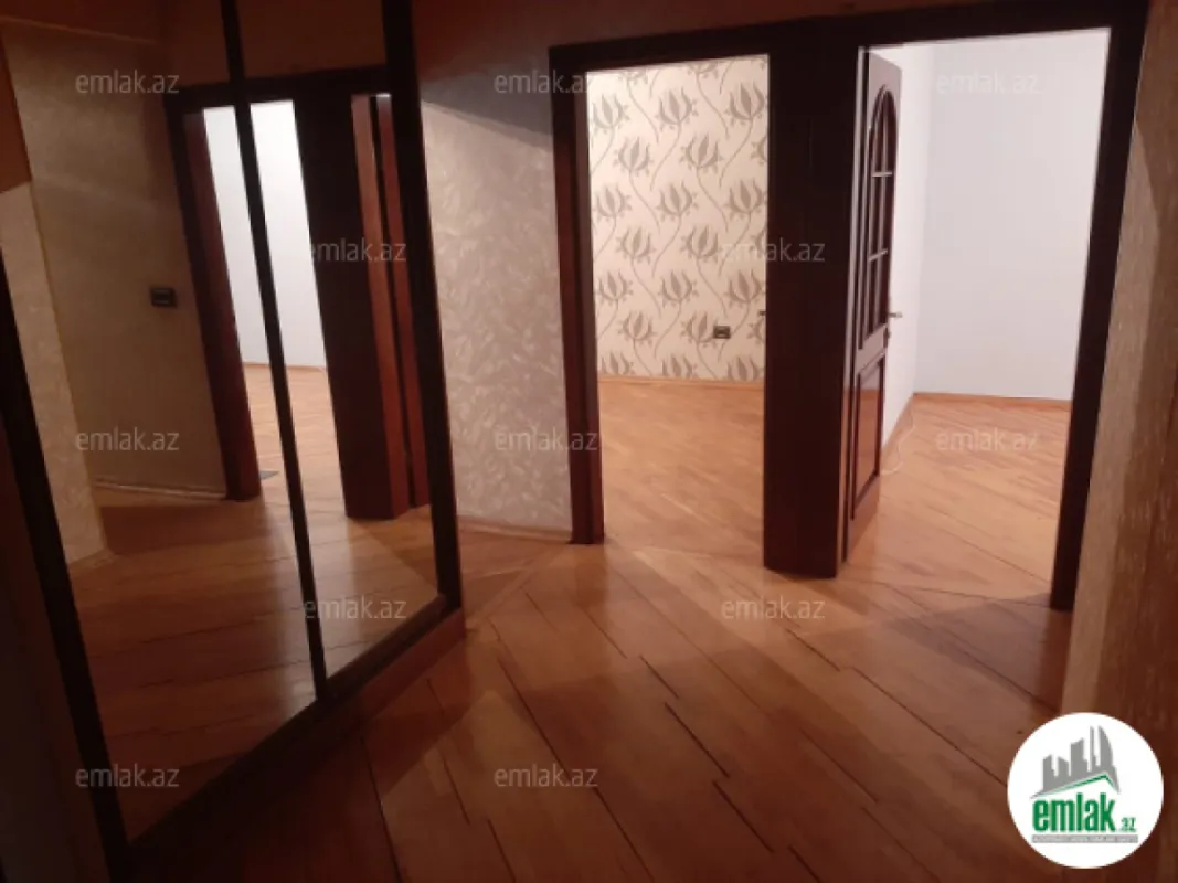 Satılır 4 otaqlı köhnə tikili 100 m²