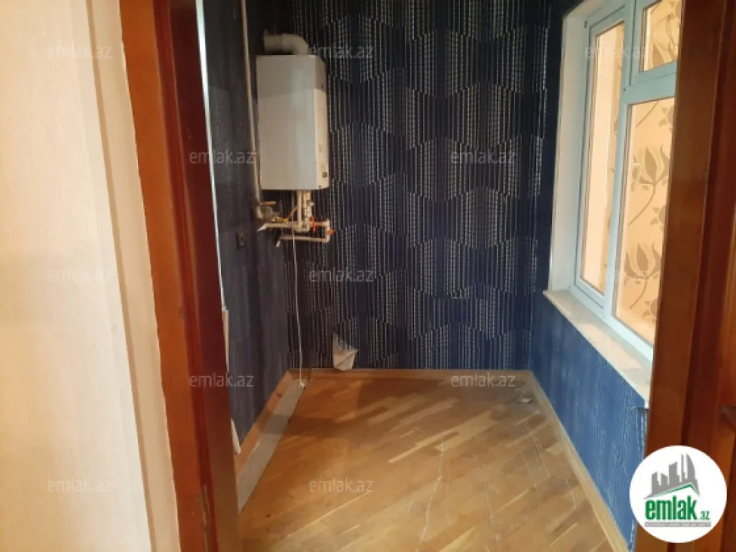 Satılır 4 otaqlı köhnə tikili 100 m²