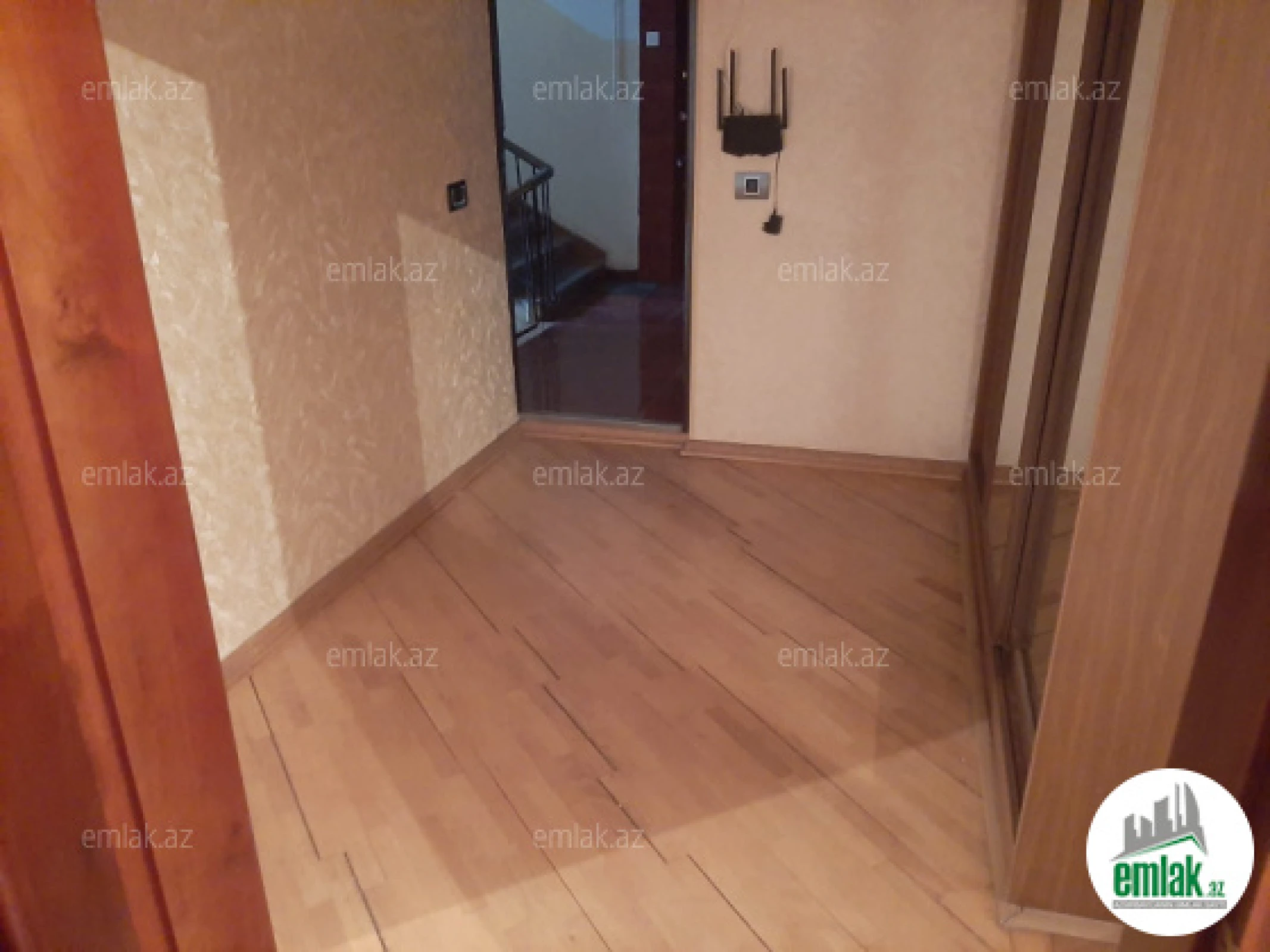 Satılır 4 otaqlı köhnə tikili 100 m²