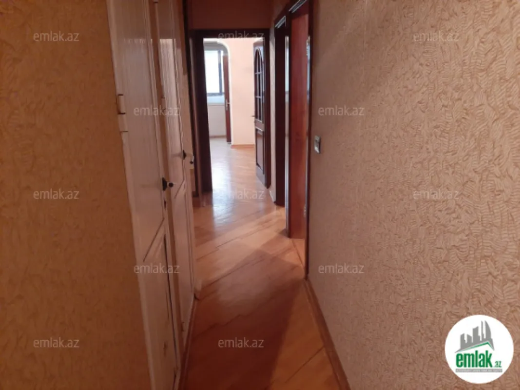 Satılır 4 otaqlı köhnə tikili 100 m²