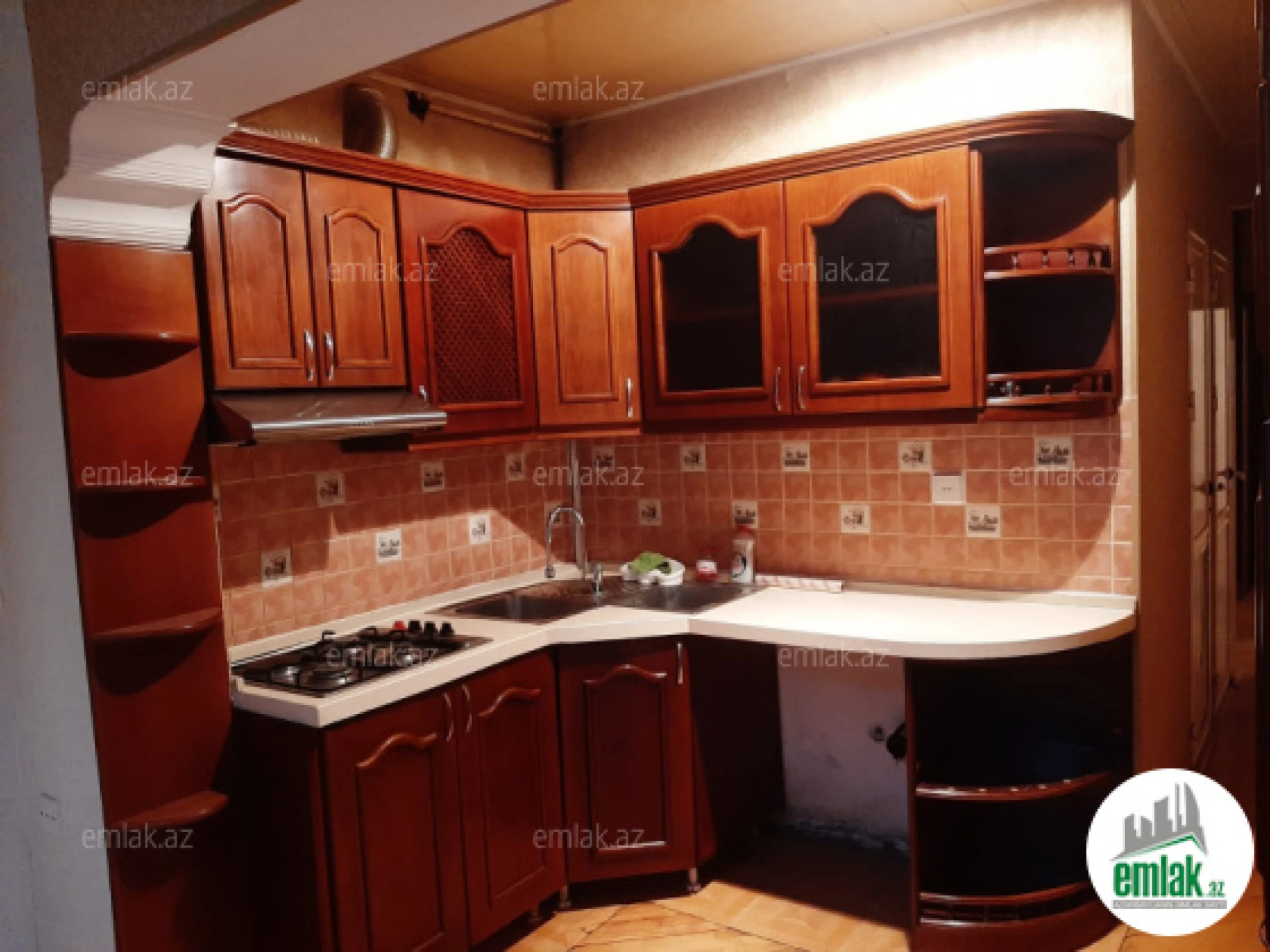 Satılır 4 otaqlı köhnə tikili 100 m²