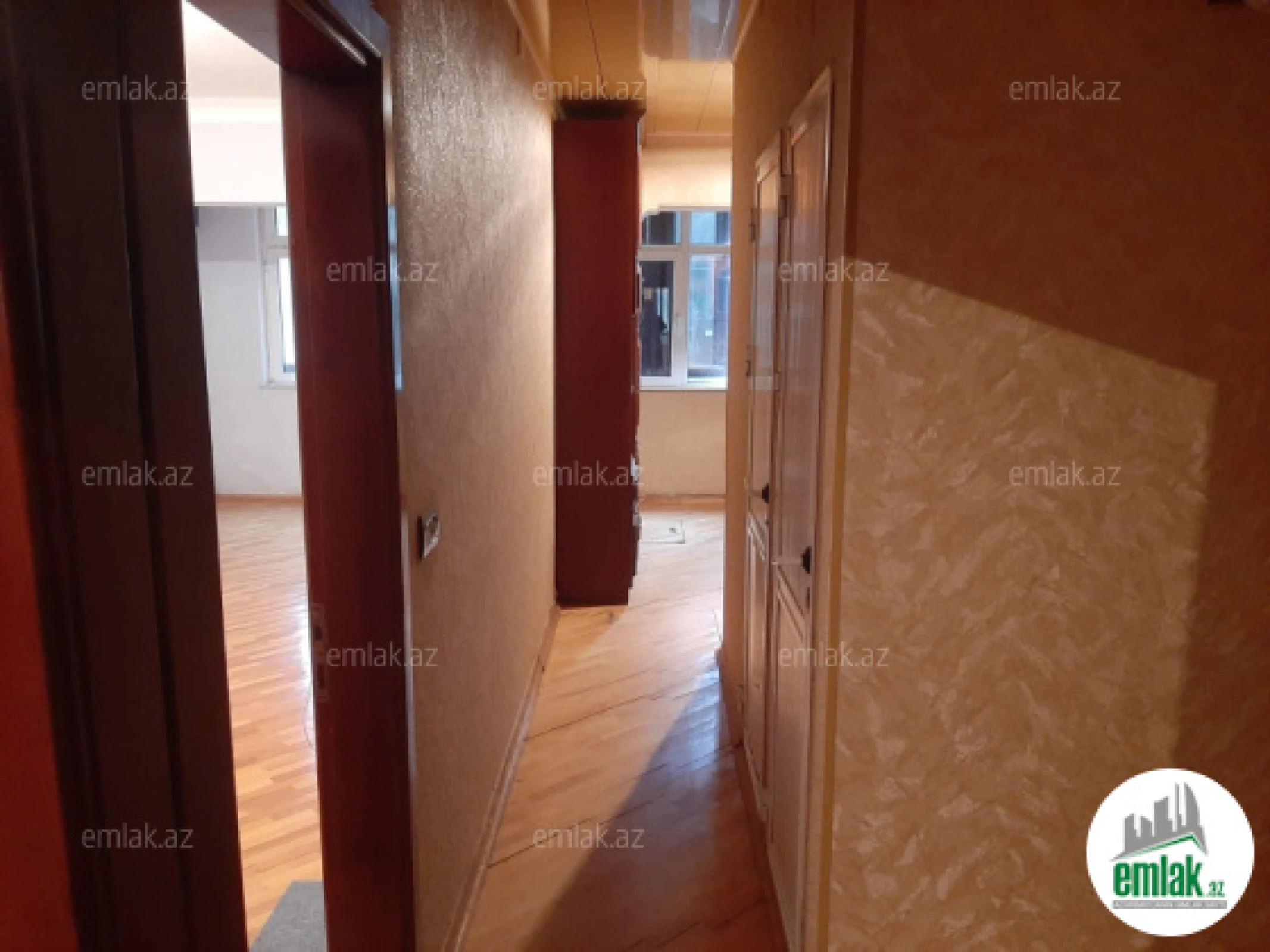 Satılır 4 otaqlı köhnə tikili 100 m²