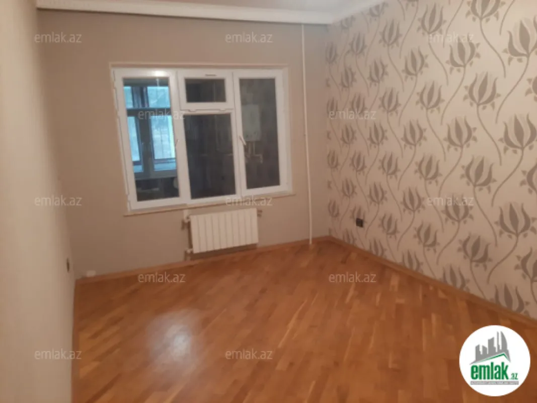 Satılır 4 otaqlı köhnə tikili 100 m²