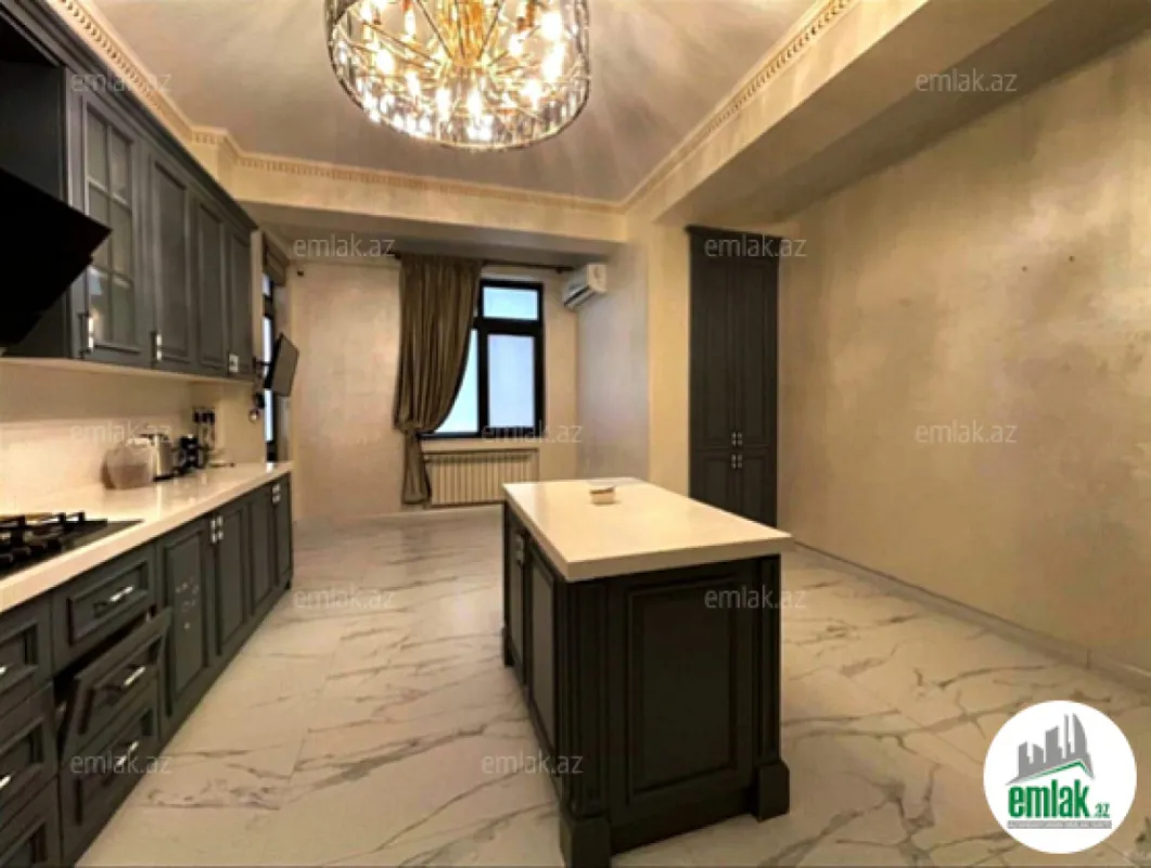 Satılır 4 otaqlı yeni tikili 205 m²