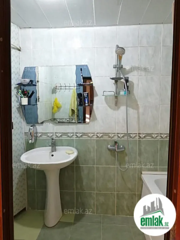 Satılır 4 otaqlı köhnə tikili 120 m²