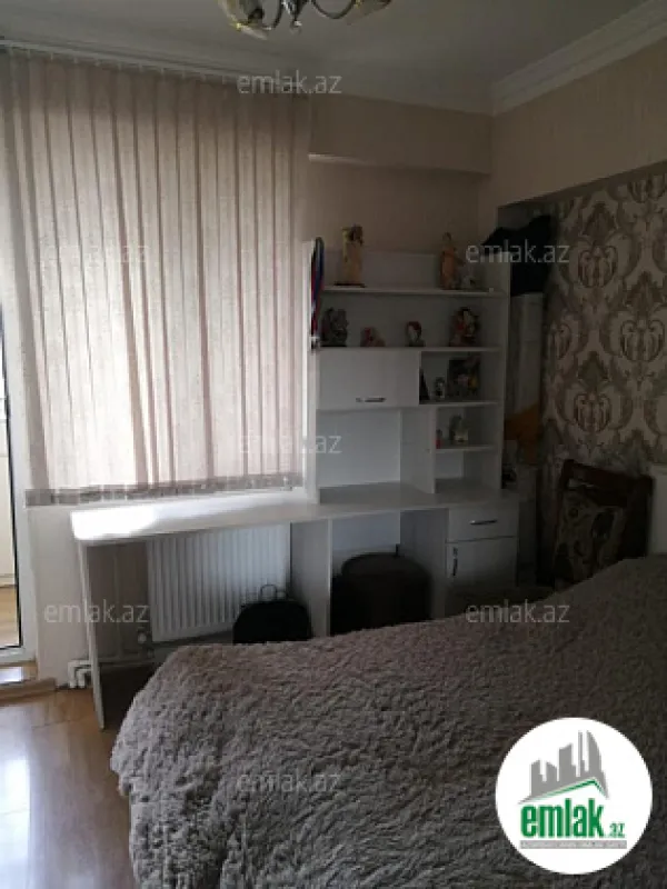 Satılır 4 otaqlı köhnə tikili 120 m²