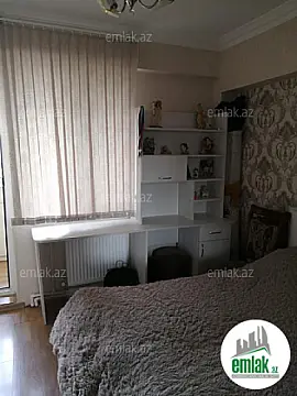 Satılır 4 otaqlı köhnə tikili 120 m²