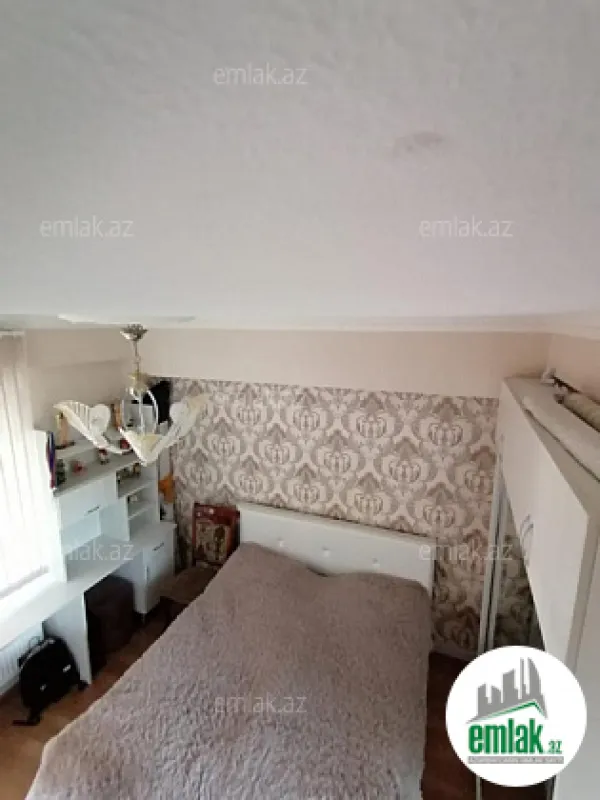 Satılır 4 otaqlı köhnə tikili 120 m²