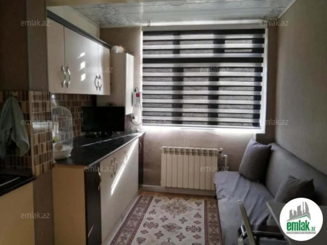 Satılır 4 otaqlı köhnə tikili 120 m²