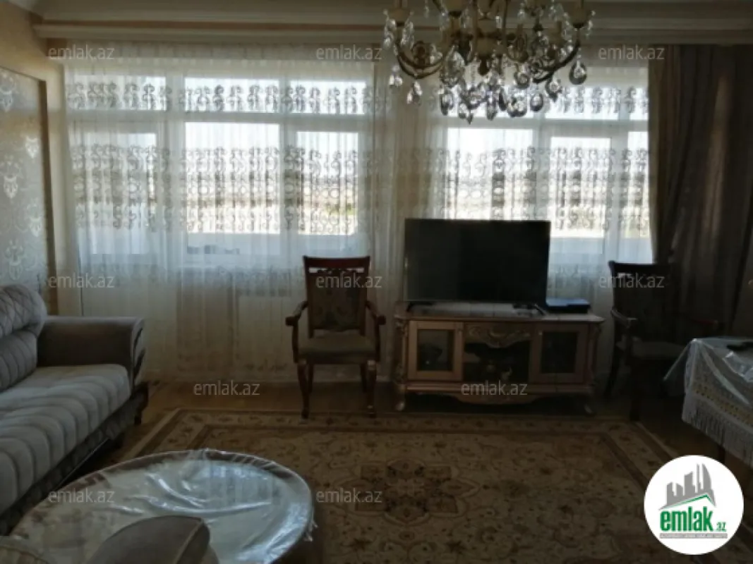 Satılır 4 otaqlı köhnə tikili 120 m²