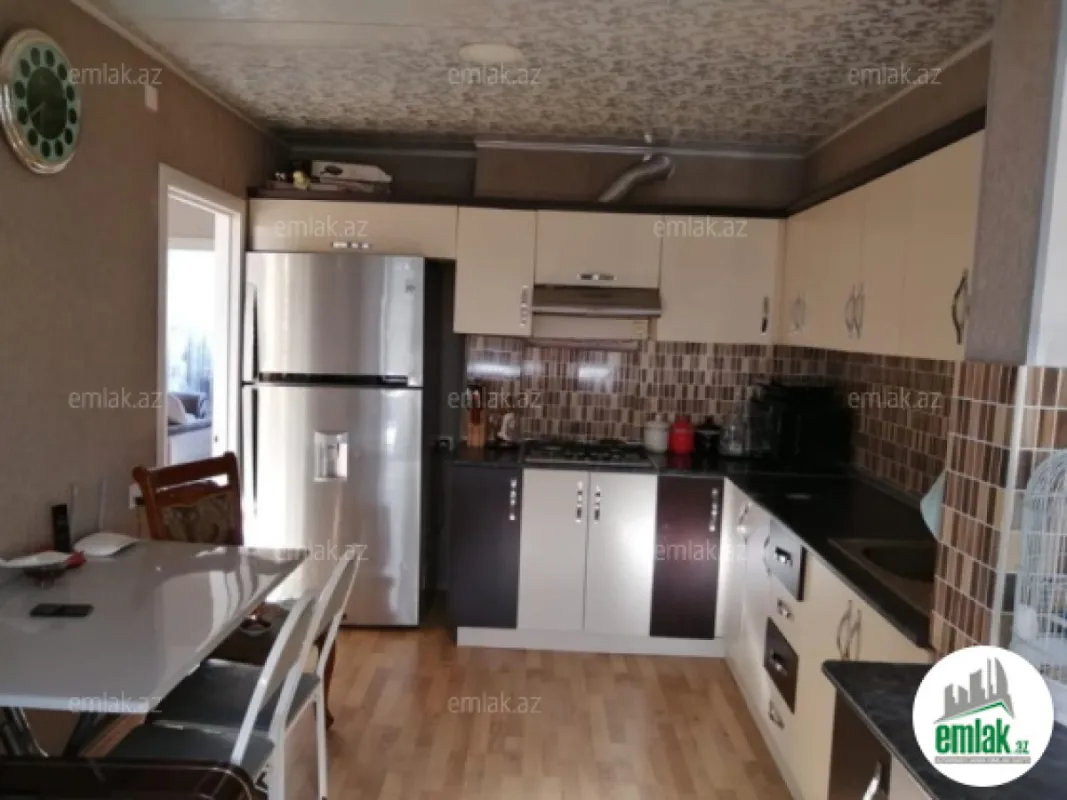 Satılır 4 otaqlı köhnə tikili 120 m²