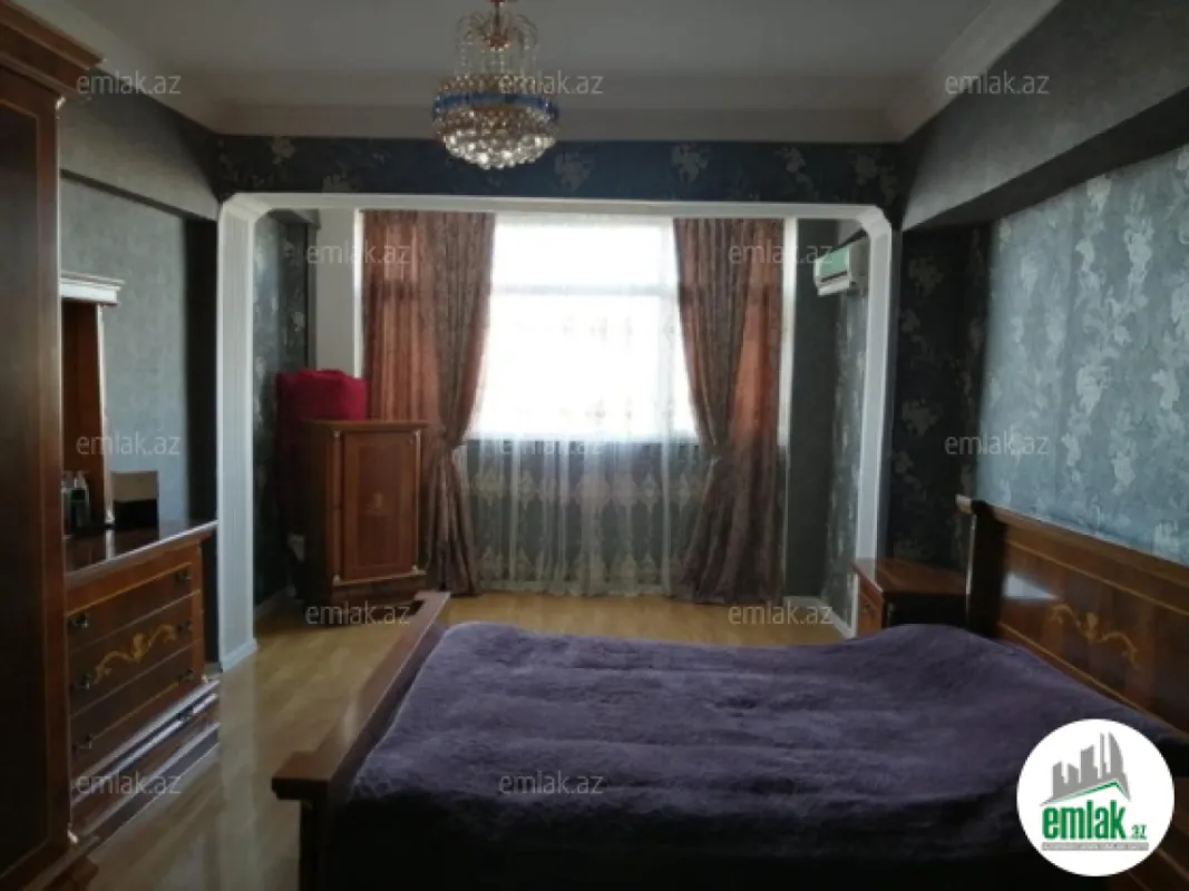 Satılır 4 otaqlı köhnə tikili 120 m²