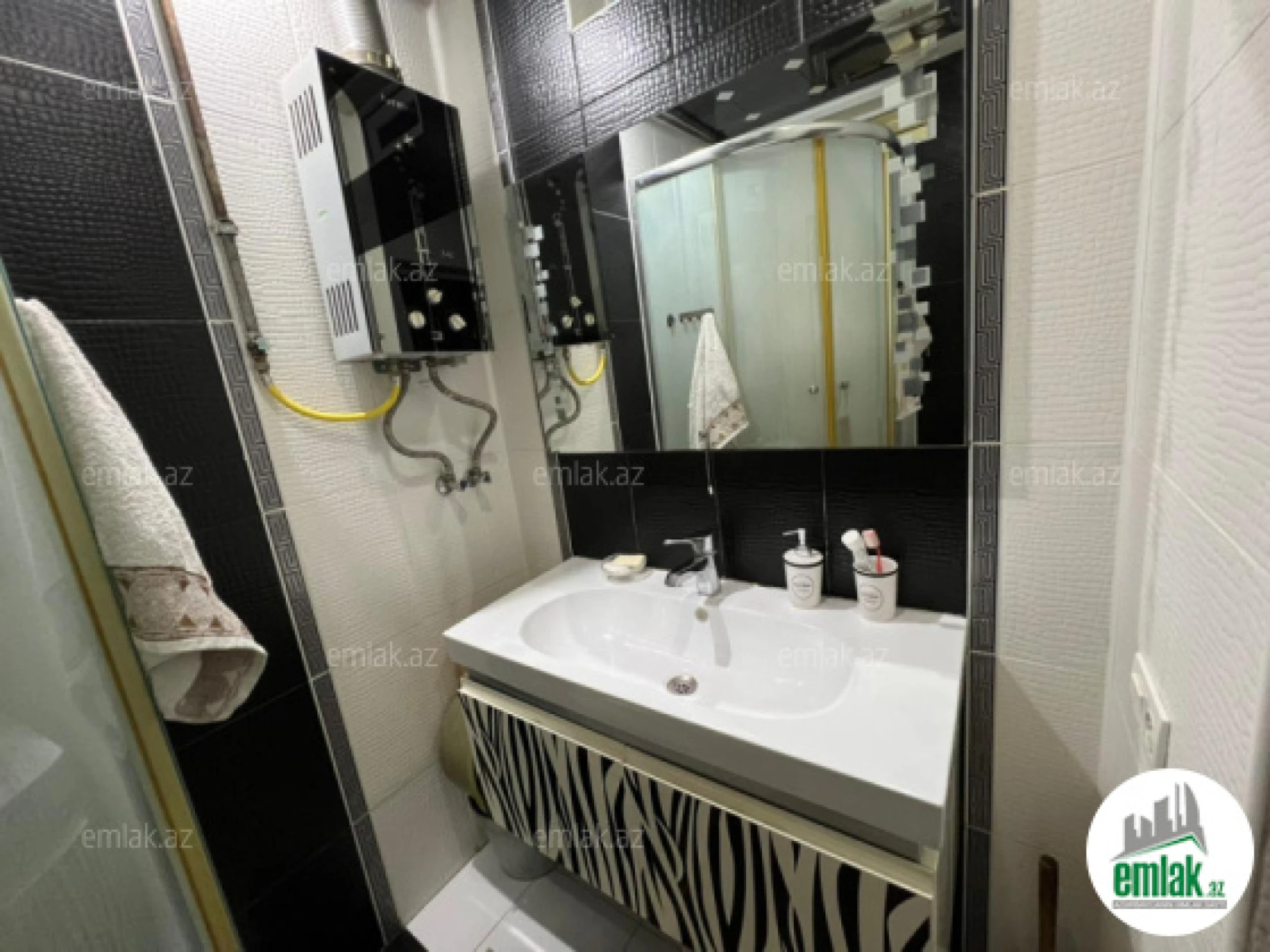 Satılır 3 otaqlı köhnə tikili 90 m²