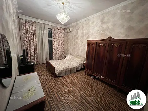 Satılır 3 otaqlı köhnə tikili 90 m²