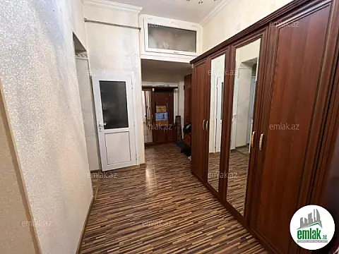 Satılır 3 otaqlı köhnə tikili 90 m²