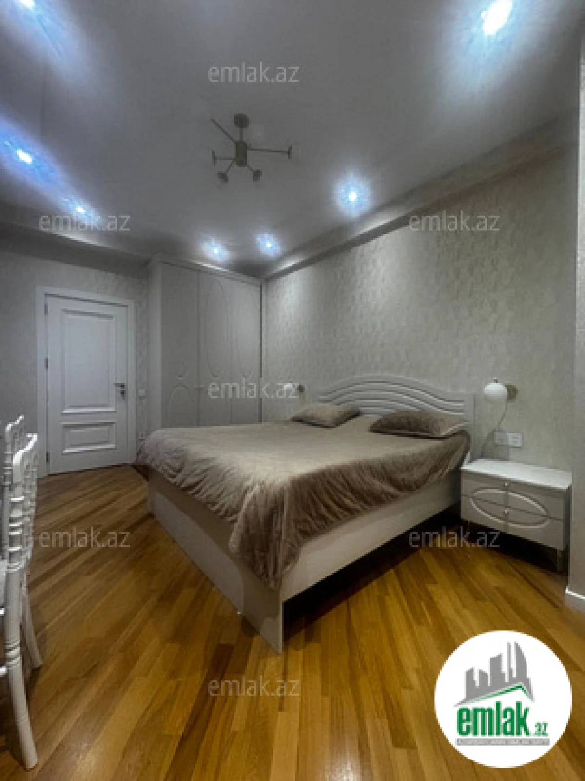 Satılır 4 otaqlı yeni tikili 141 m²