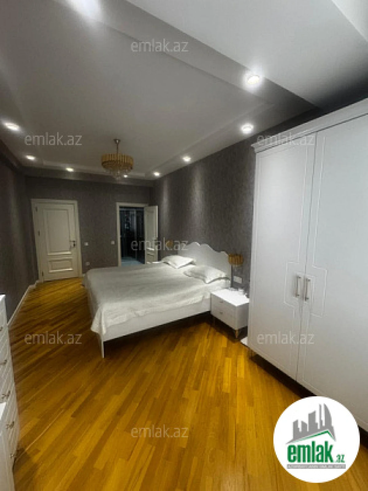 Satılır 4 otaqlı yeni tikili 141 m²