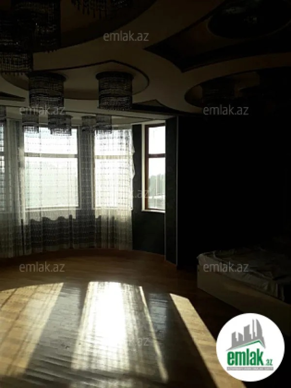 Satılır 9 otaqlı həyət evi 529.3 m²