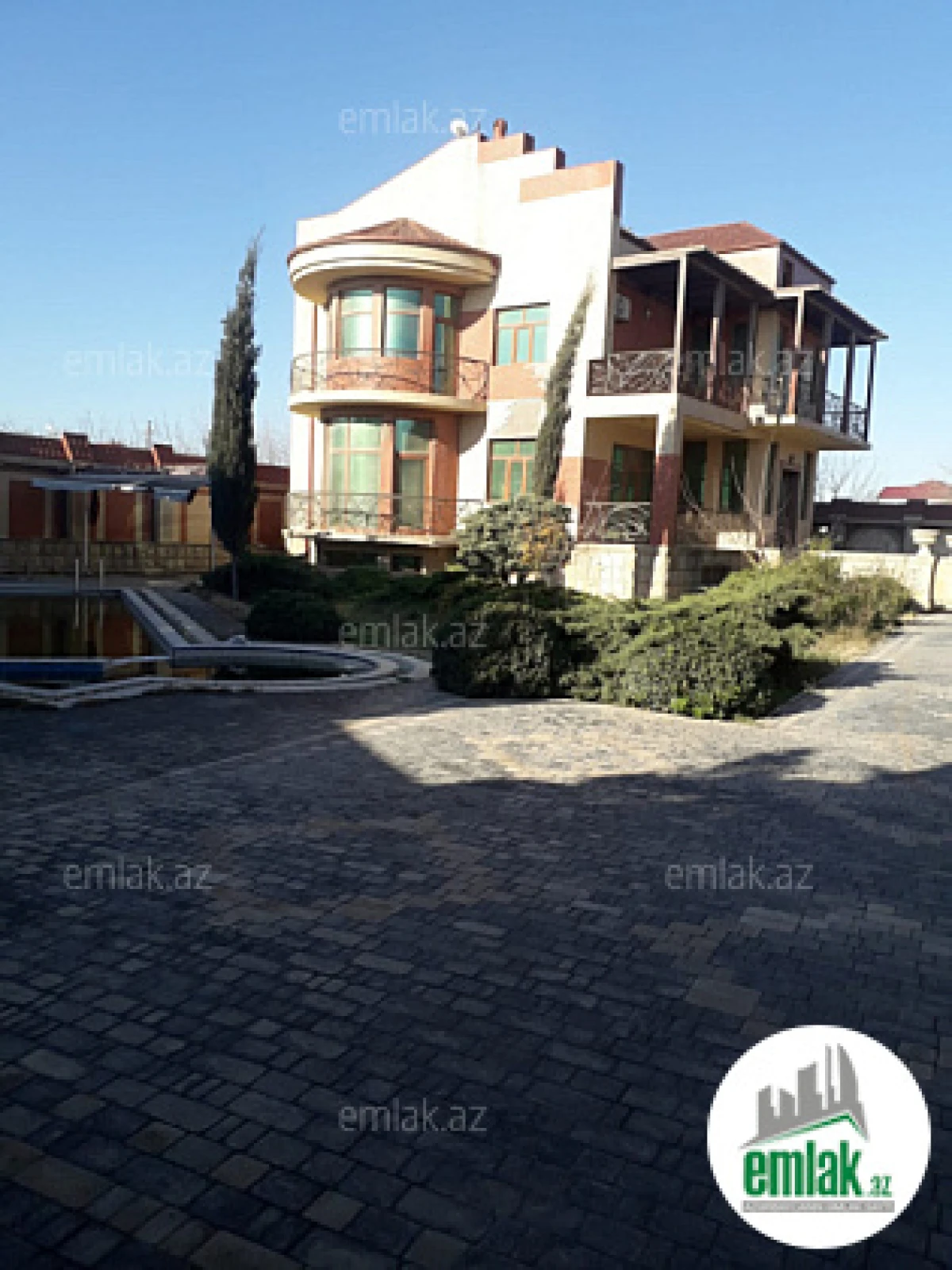 Satılır 9 otaqlı həyət evi 529.3 m²