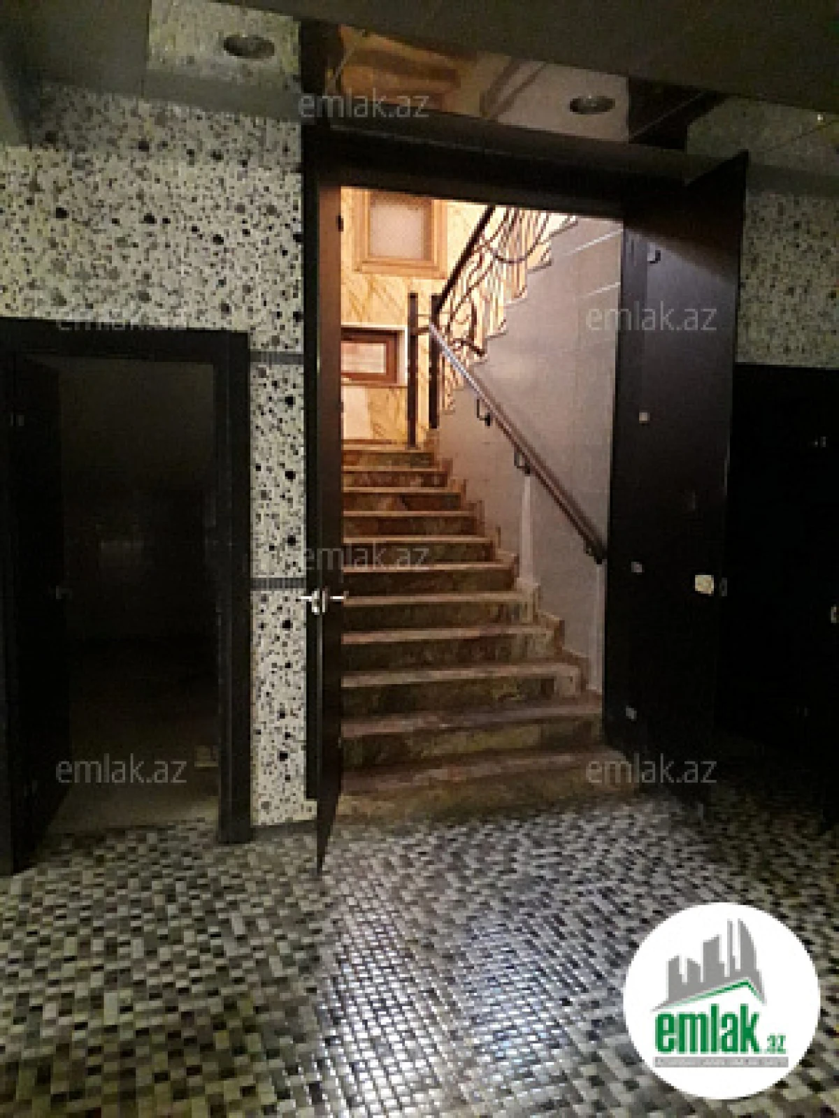 Satılır 9 otaqlı həyət evi 529.3 m²