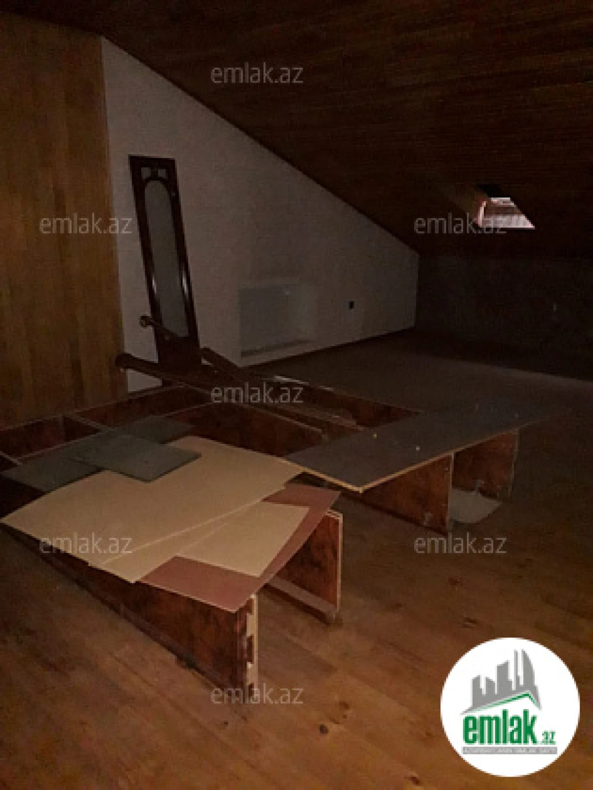 Satılır 9 otaqlı həyət evi 529.3 m²