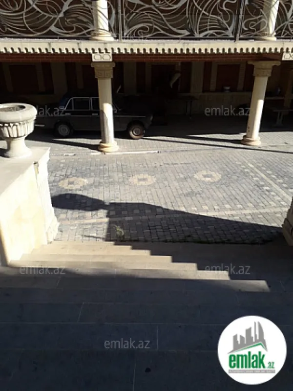 Satılır 9 otaqlı həyət evi 529.3 m²