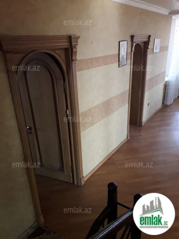 Satılır 9 otaqlı həyət evi 529.3 m²