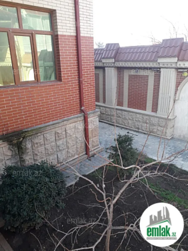 Satılır 9 otaqlı həyət evi 529.3 m²