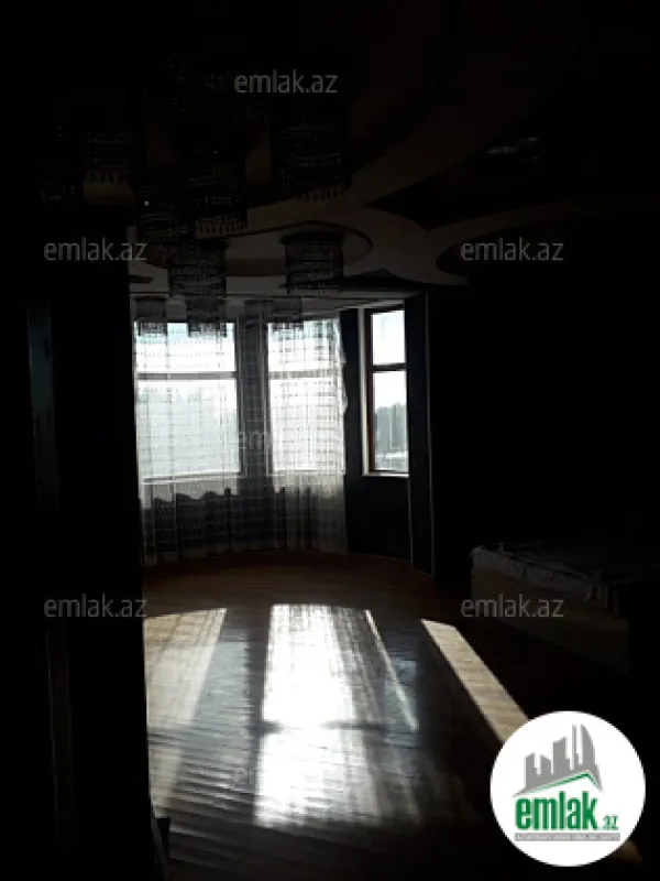 Satılır 9 otaqlı həyət evi 529.3 m²
